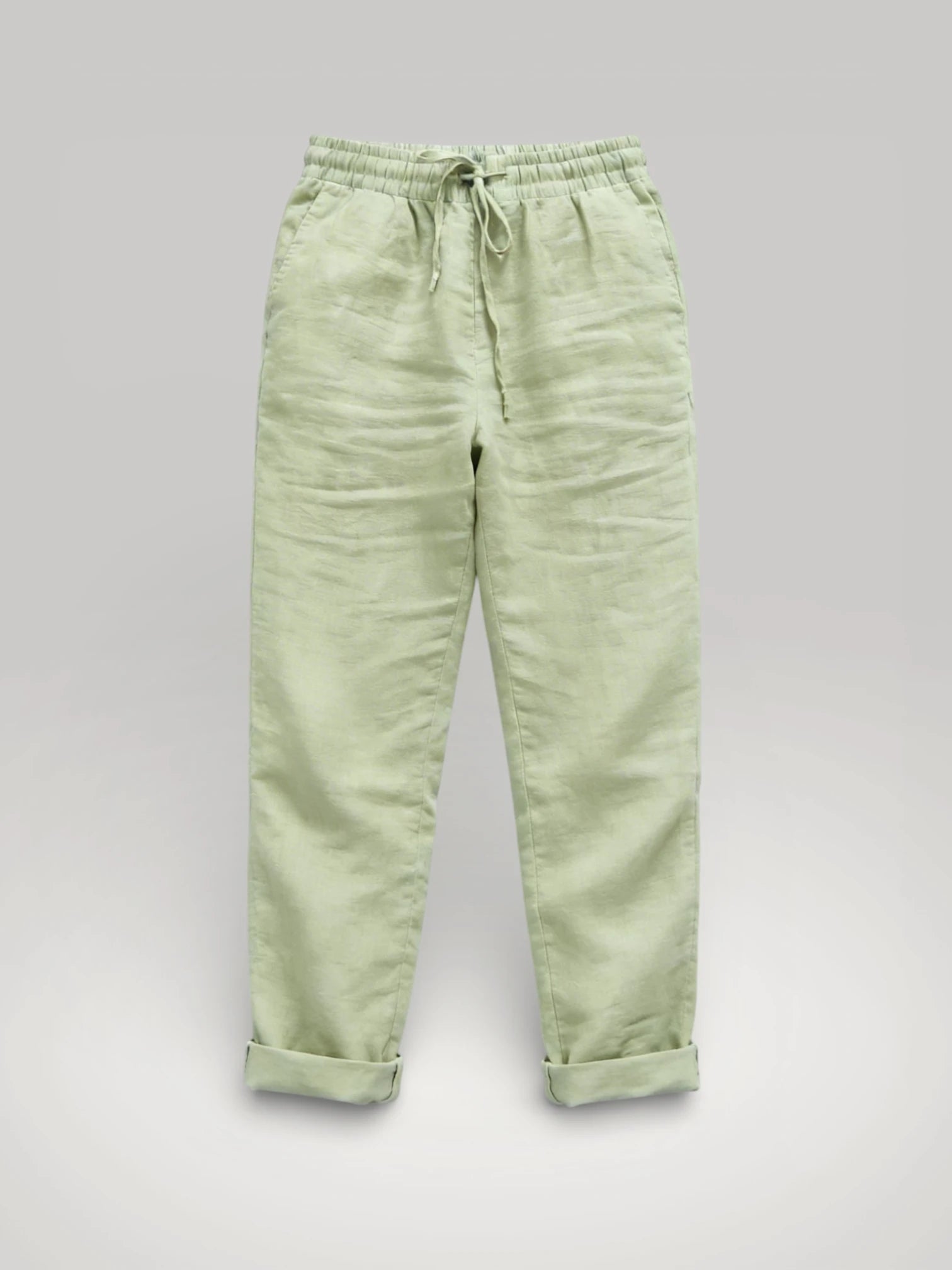 Vue de face du pantalon fluide pour femme couleur sable, mettant en évidence la taille haute et le cordon de serrage.