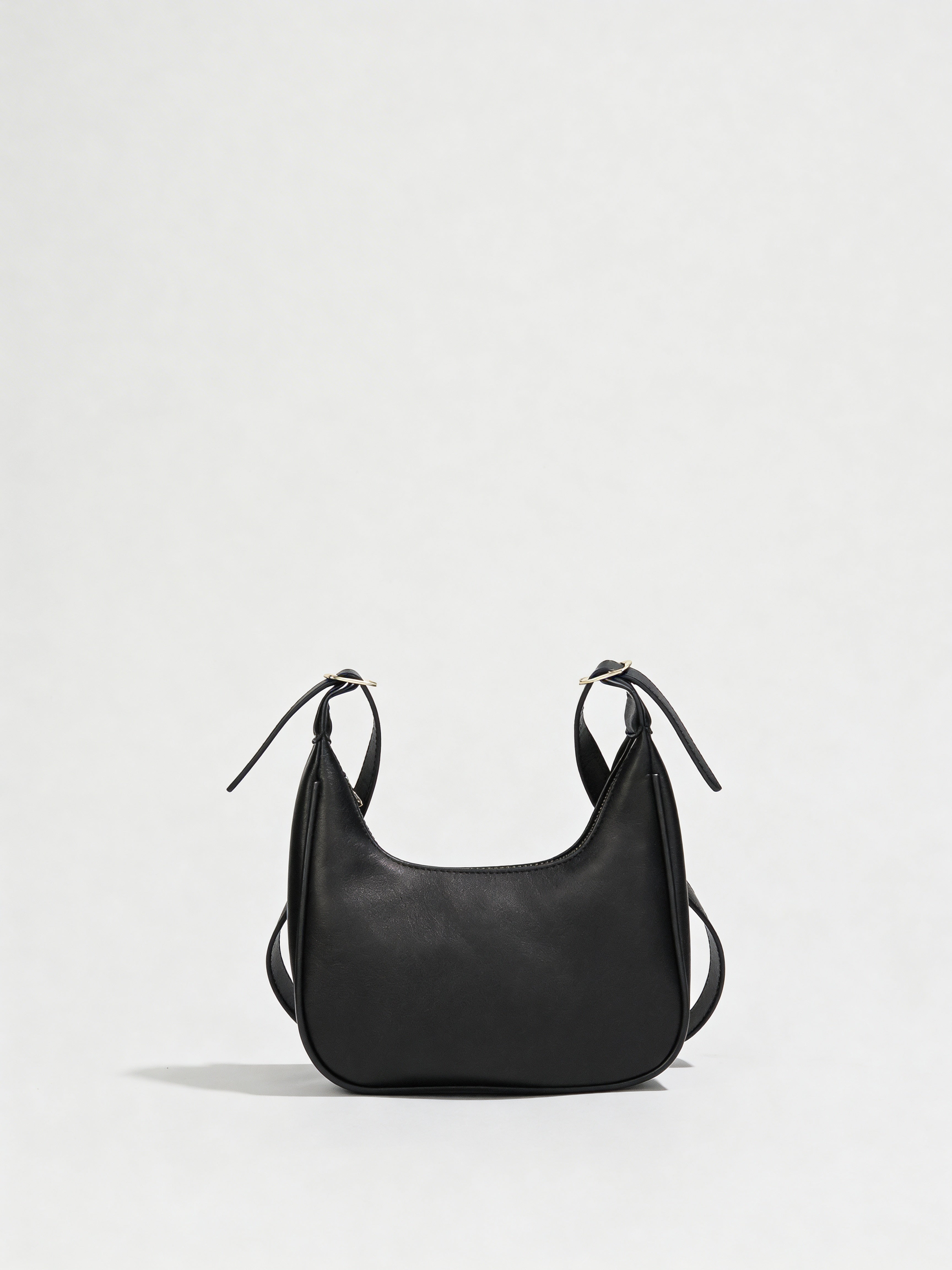 Le Sac Croissant en Noir de Minuit - Sac à main élégant pour femme.
