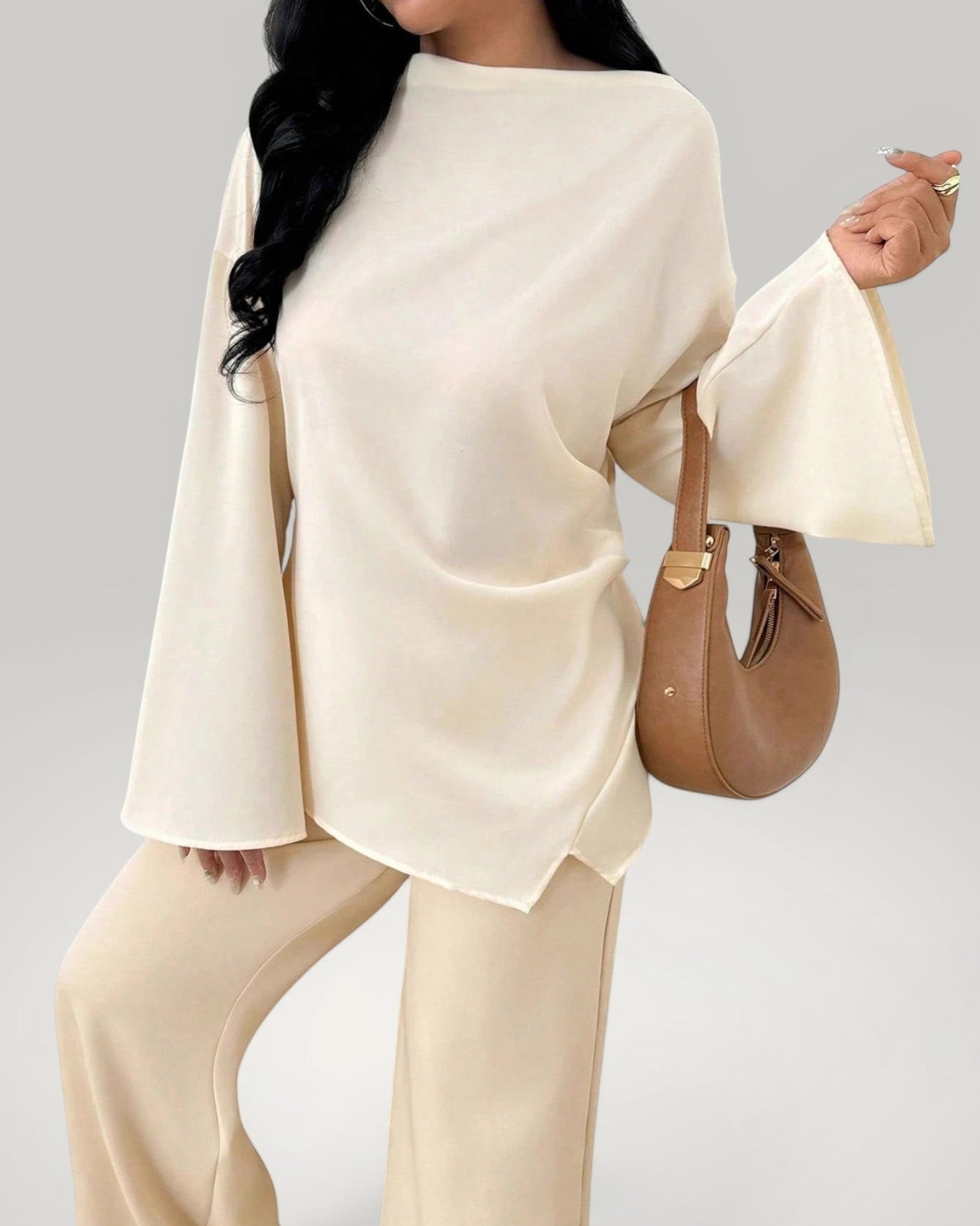 Tenue complète femme avec blouse chic crème et pantalon assorti - Mode Urbain Couture