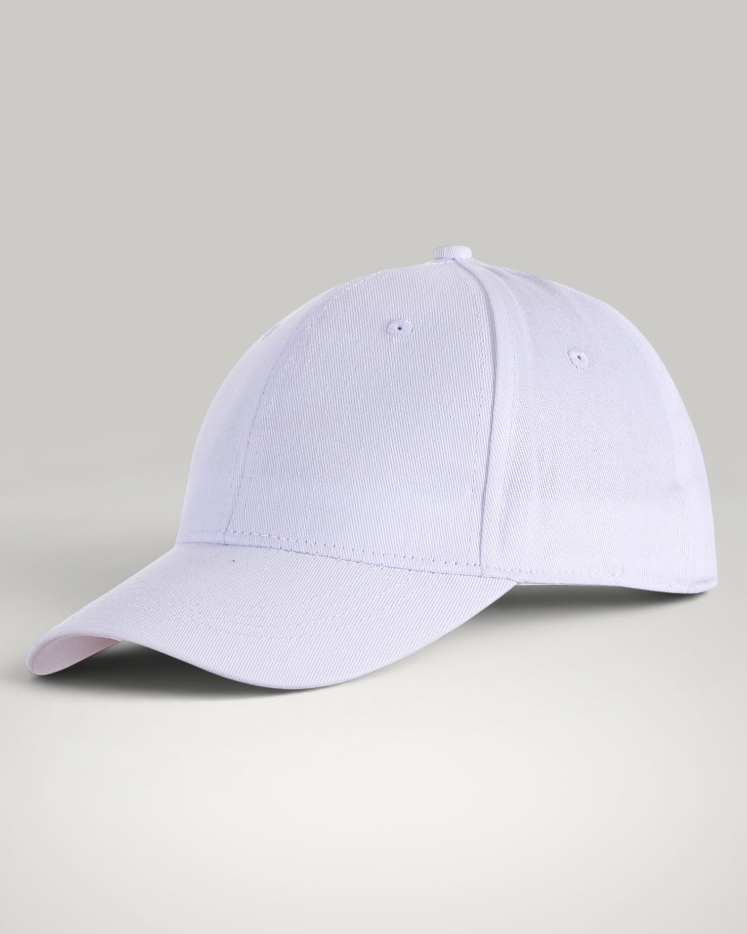 Urbain Couture witte katoenen paardenstaart pet met magnetische sluiting, ideaal voor sport en vrije tijd.