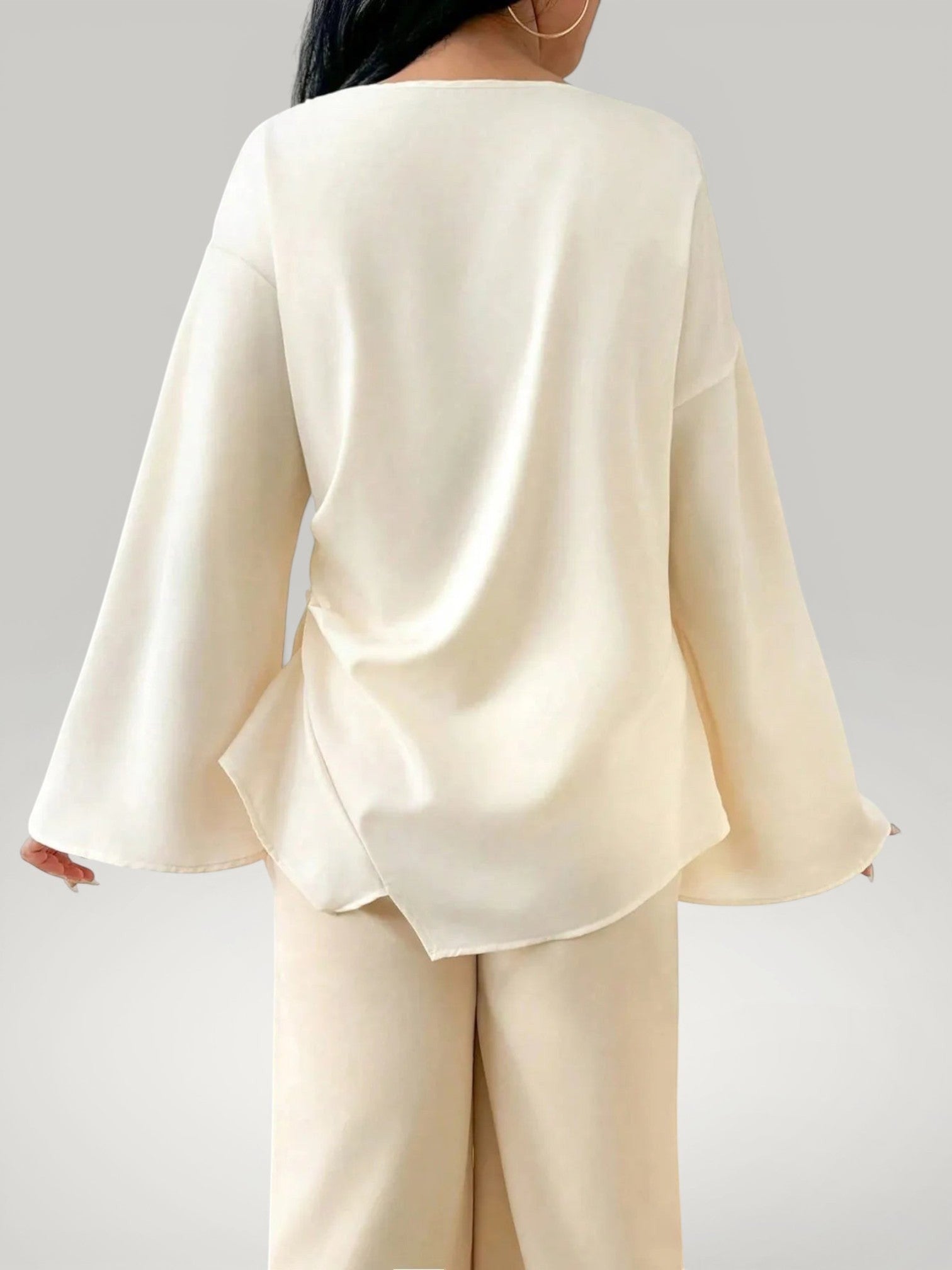 Dos de la blouse asymétrique Symphonie - Coupe fluide et moderne - Urbain Couture