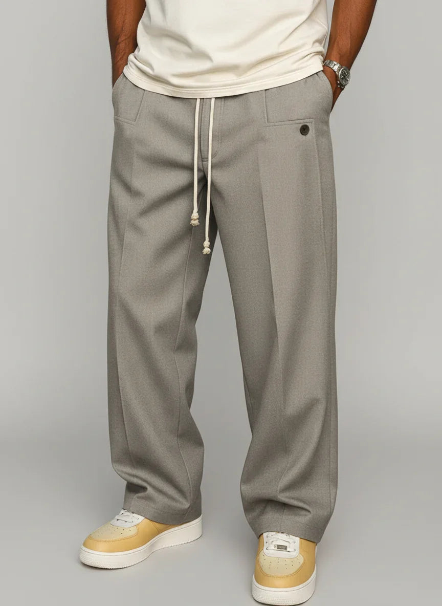 Vue de profil du pantalon fluide homme Gris Perle style français Élysée Urbain Couture