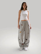 pantalon-jogging-oversize-gris-broderie-teckel-urbain-couture