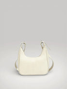 Vue de face du Sac Croissant ivoire pur - Design épuré et moderne.