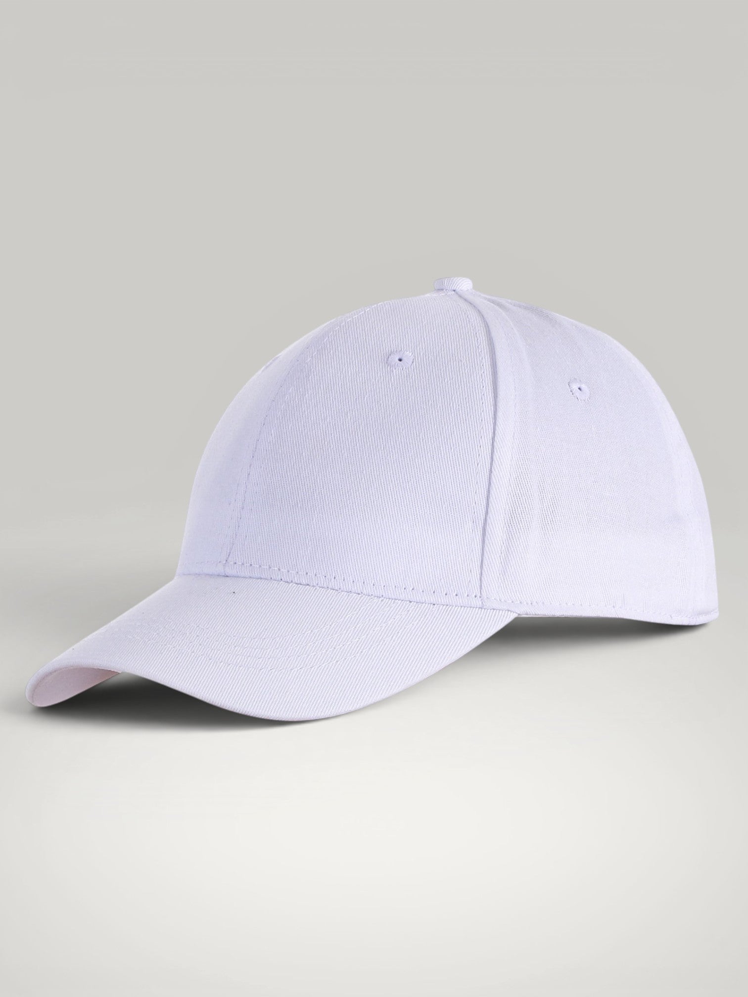 Urbain Couture witte katoenen paardenstaart pet met magnetische sluiting, ideaal voor sport en vrije tijd.