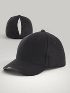 Urbain Couture zwarte katoenen paardenstaart pet met magnetische sluiting en opening aan de achterkant.
