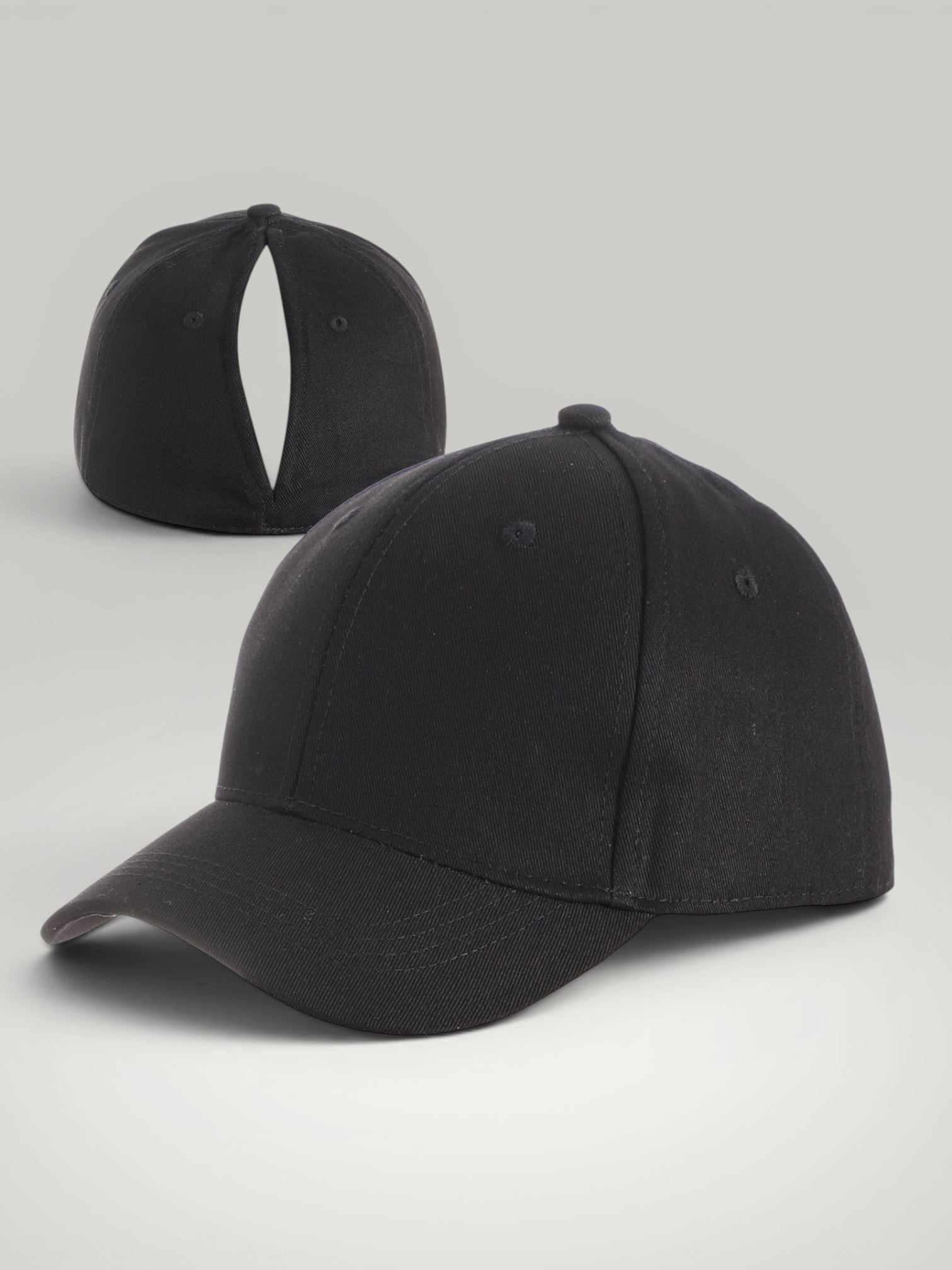 Urbain Couture zwarte katoenen paardenstaart pet met magnetische sluiting en opening aan de achterkant.